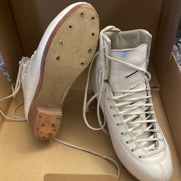 Jackson 6.5 B Figure Skate Boot Barely Used - Picture 2 of 6